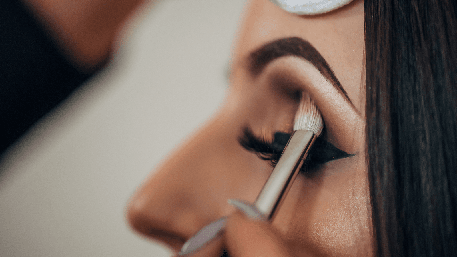 Choosing the Right Makeup Artist for Your Wedding
